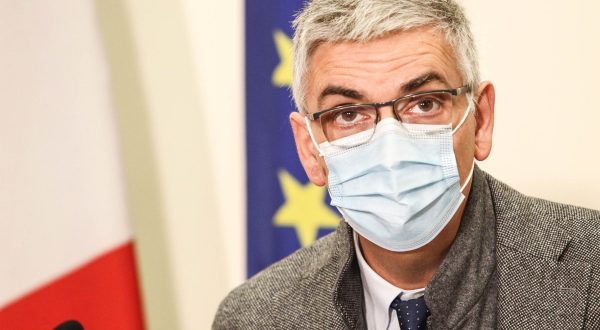 Brusaferro “curva dell’epidemia in discesa, l’estate sarà più libera”