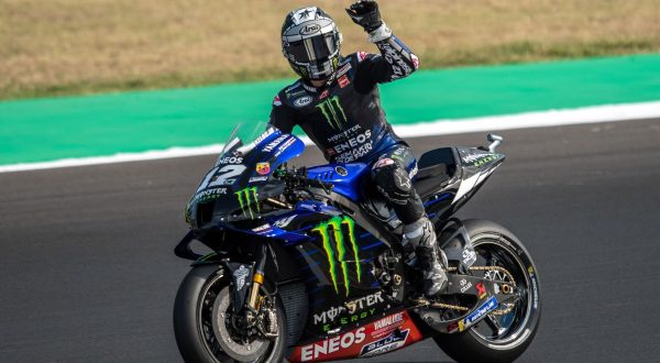 Vinales vince Gp Qatar davanti a Zarco e Bagnaia, Rossi 12°