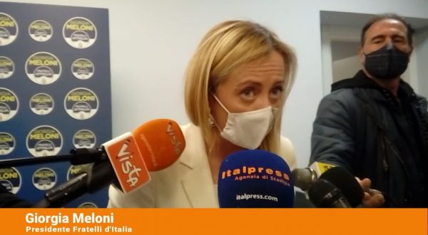 Vaccini, Meloni “Speranza riferisca in Parlamento”