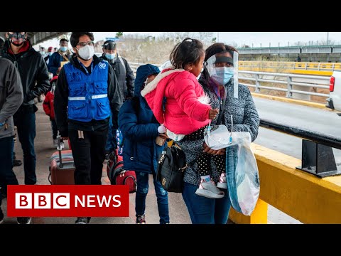 Thousands of asylum seekers cross US-Mexico border – BBC News