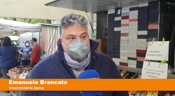 Ai mercati senza vendere, la protesta degli ambulanti a Milano