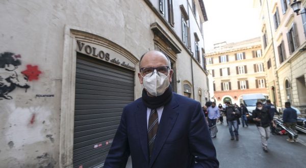 Letta “Subito decreto di aiuti su costi fissi per il commercio”