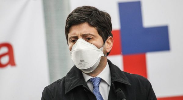 Speranza “Sbaglia chi fa politica su epidemia”