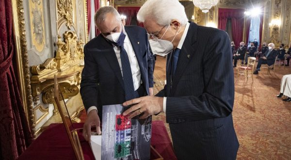 Covid, Mattarella “Polizia in prima linea paga prezzo pesante”