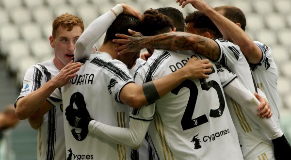 Tris della Juventus al Genoa, vincono Napoli e Lazio