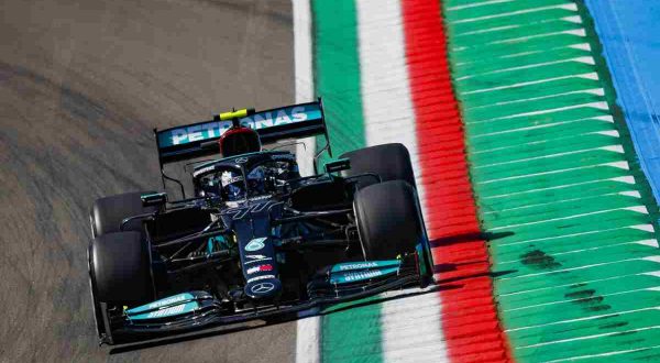 Bottas il più veloce nel venerdì di libere a Imola