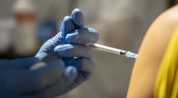 Superata in Italia quota 15 milioni somministrazioni di vaccini