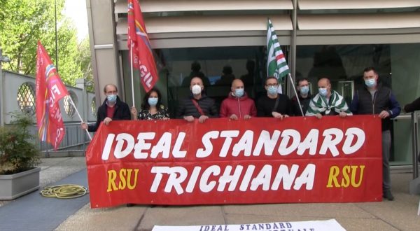 Ideal Standard, a Milano manifestazione di lavoratori e sindacati