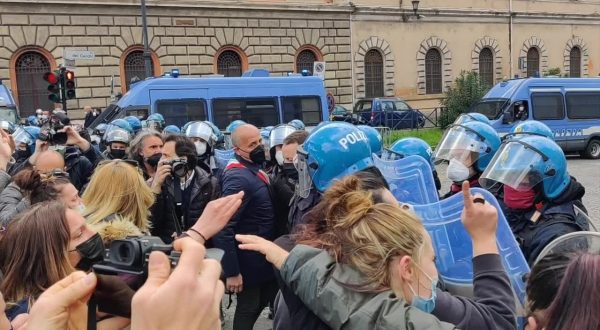 Sit in ristoratori al Circo Massimo, tensioni con la polizia