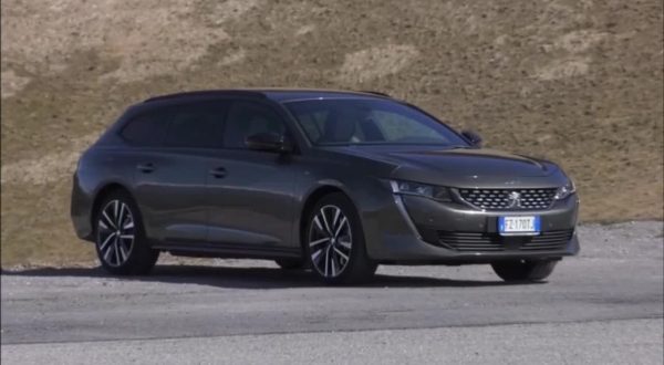 Peugeot 508 SW hybrid, tuffo nel futuro