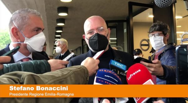 Bonaccini “Sui vaccini seguiamo linea del governo”