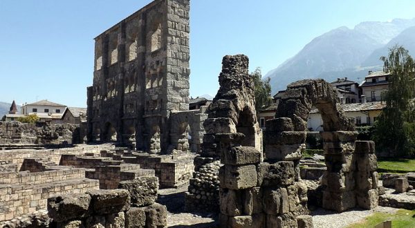 Covid, da domani Valle d’Aosta in rosso e 5 regioni in arancione