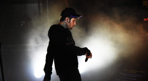 Fedez al Concertone diventa caso politico, scontro con Lega e Rai