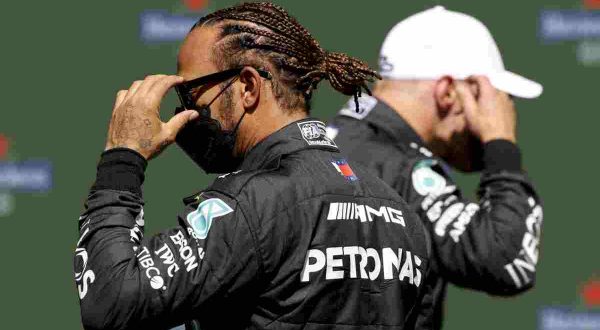 Hamilton vince in Portogallo davanti a Verstappen e Bottas