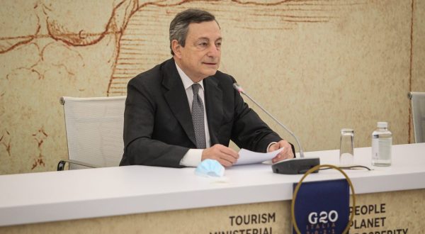 Turismo, Draghi “Da metà giugno operativo il Green Pass europeo”