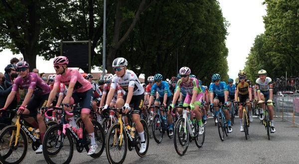 Van der Hoorn vince la terza tappa del Giro d’Italia