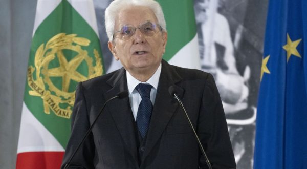 Offese via web a Mattarella, 11 indagati