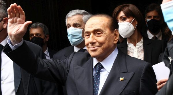 Berlusconi esce dall’ospedale