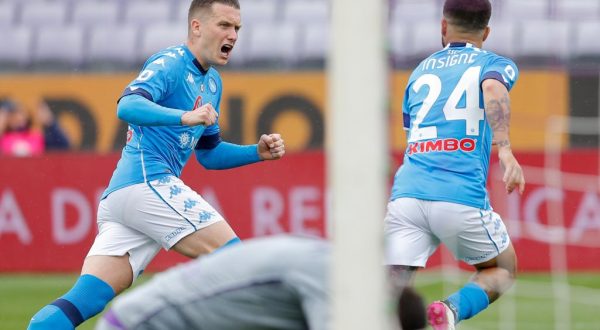 Il Napoli vince 2-0 a Firenze, Champions più vicina