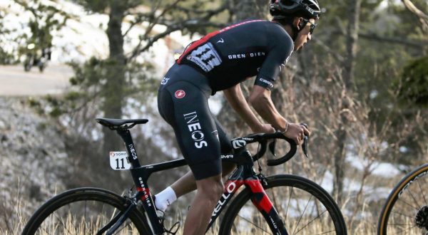 Bernal vince la nona tappa del Giro ed è in rosa