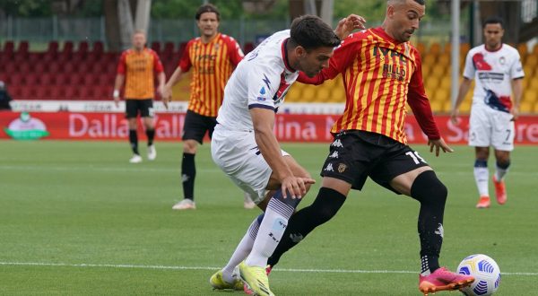 Lapadula e Simy, 1-1 col Crotone, Benevento nei guai