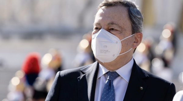 Draghi “Riaperture grazie a vaccini e rispetto delle regole”