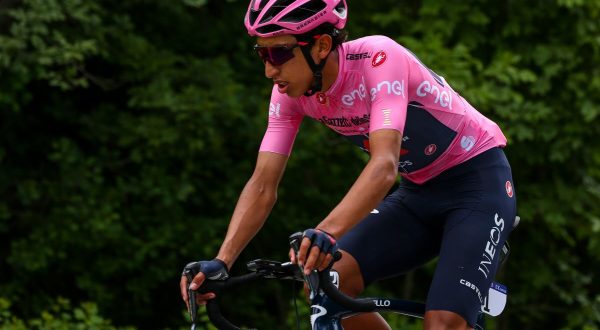 Bernal vince la tappa di Cortina e ipoteca il Giro d’Italia