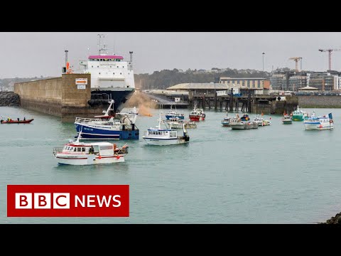 Royal Navy ships patrolling Jersey amid fishing row with France – BBC News