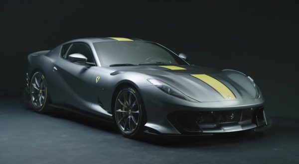 Ferrari presenta la 812 Competizione e la 812 Competizione A