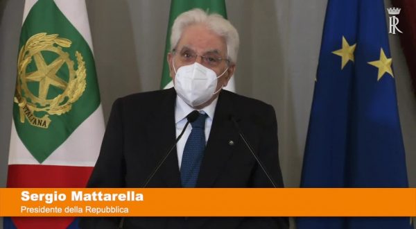 Covid, Mattarella “Grati all’Esercito per il suo impegno”