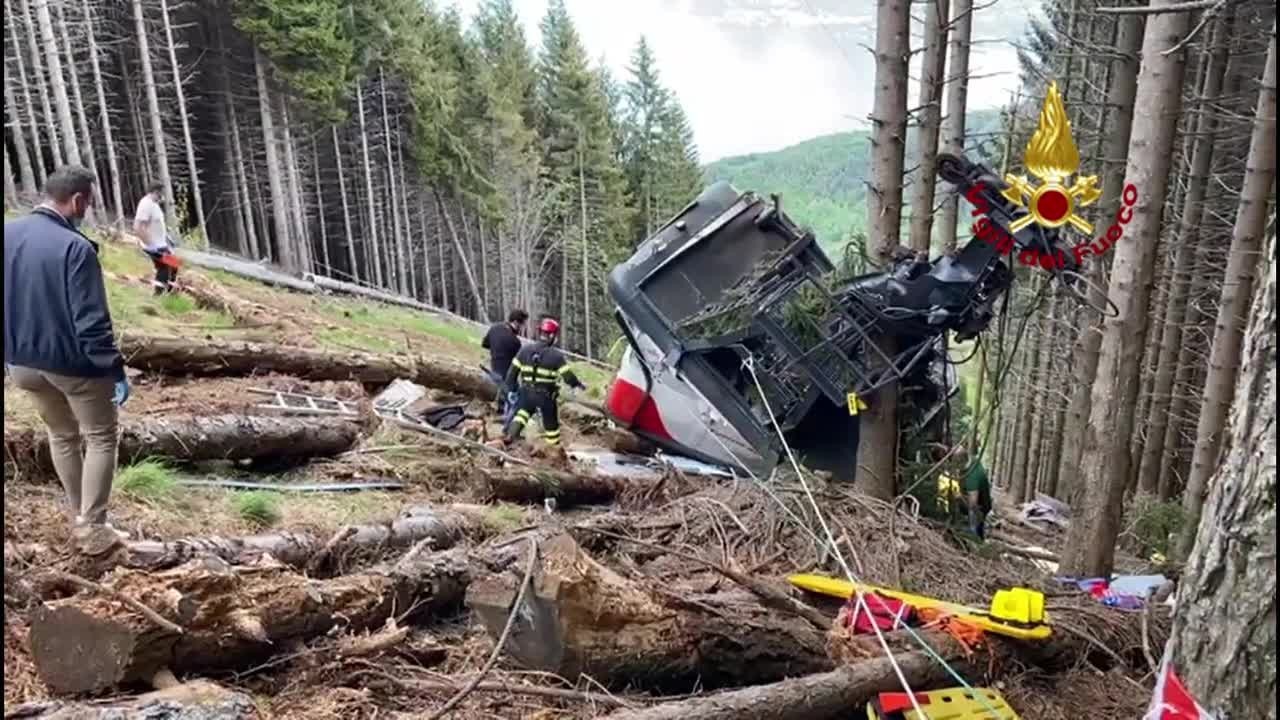 Si aggrava il bilancio del crollo della funivia, 14 i morti