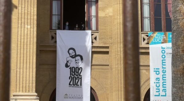 Strage di Capaci, un lenzuolo della memoria al Teatro Massimo di Palermo