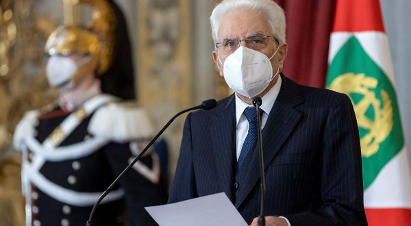 Mattarella consegna bandiera per Tokyo2020 “Messaggio di speranza”