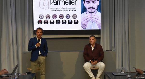 Parmigiano Reggiano lancia il corso di degustazione “Parmelier”