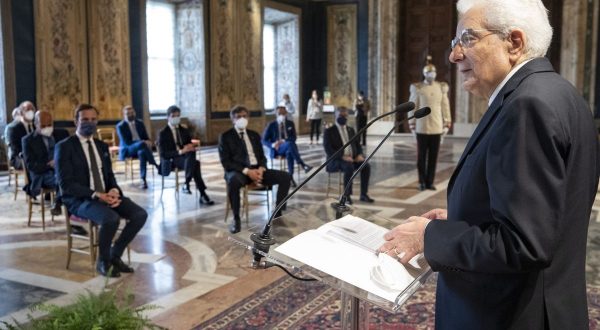 Mattarella “La pandemia non è sconfitta, l’impegno deve proseguire”