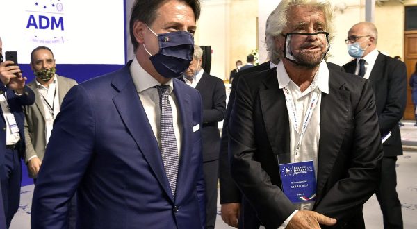 M5S, telefonata Conte-Grillo ma restano le distanze