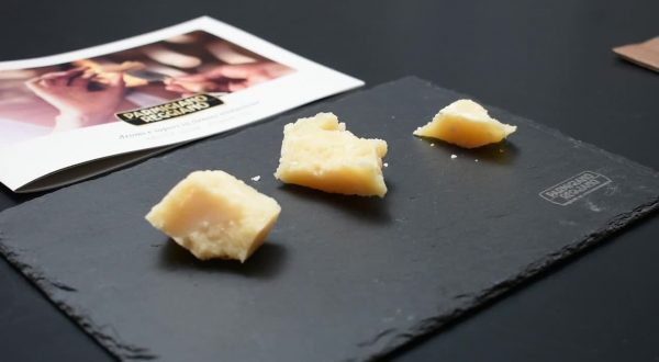 Un corso di degustazione per conoscere meglio il Parmigiano Reggiano