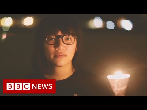 Hong Kong protesters light candles to mourn China’s Tiananmen victims – BBC News