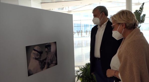 Puglia, inaugurata mostra fotografica “Contagi d’amore”