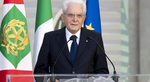 2 giugno, Mattarella: “Impegno collettivo per superare definitivamente l’emergenza”