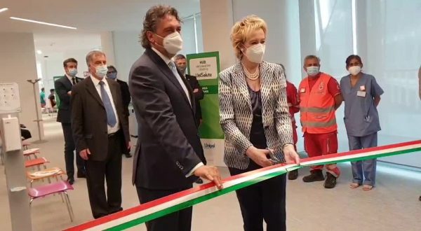 Vaccino, Unipol inaugura primo hub aziendale a Milano