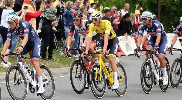 Mohoric vince la 7^ tappa al Tour, Van der Poel resta in giallo