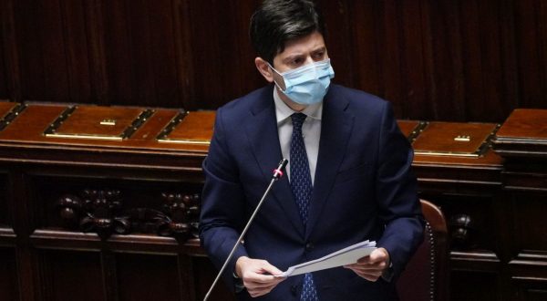 Speranza “La pandemia non è finita, i vaccini l’arma più importante”