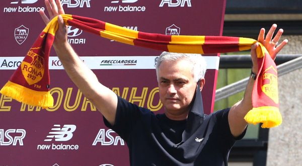 Mourinho “A Roma accoglienza eccezionale, in debito con i tifosi”