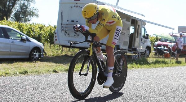 Tour2021 a Pogacar, Van Aert vince ultima tappa ai Campi Elisi