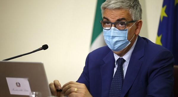 Brusaferro “Vaccino metodo più efficace per convincere i no vax”