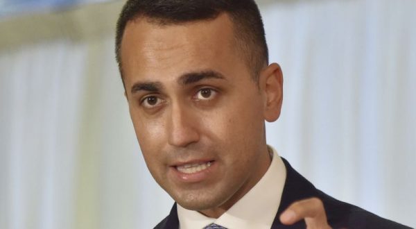 Vaccino, Di Maio “Unico modo per uscire dalla crisi”