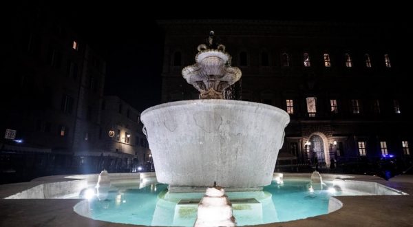 Roma, nuova illuminazione artistica per Piazza Farnese