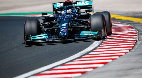 Bottas il più veloce nel venerdì di libere in Ungheria