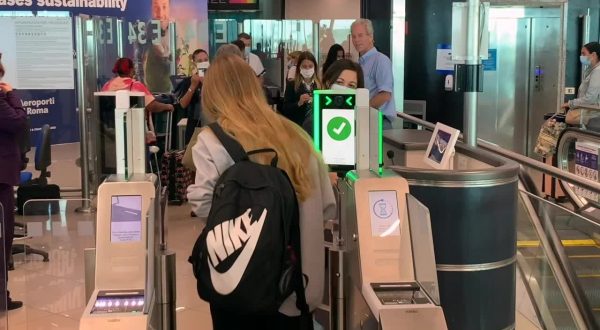 Aeroporto Fiumicino, al via riconoscimento biometrico del volto dei passeggeri